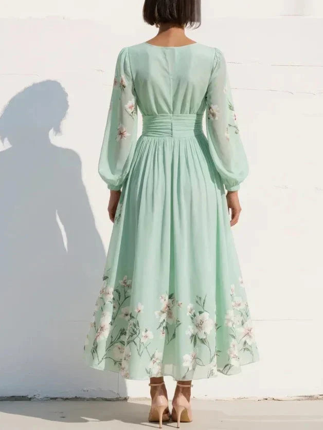 Elga - Vestido maxi plissado em chiffon com padrão floral