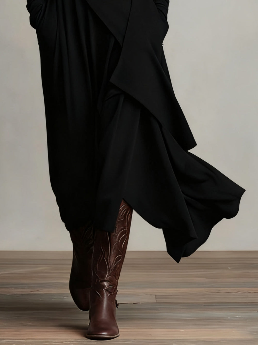 Domitila | Vestido Comprido Assimétrico com Gola Alta