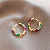 Elegante Ohrringe mit mehrfarbigem Emaille in Gold