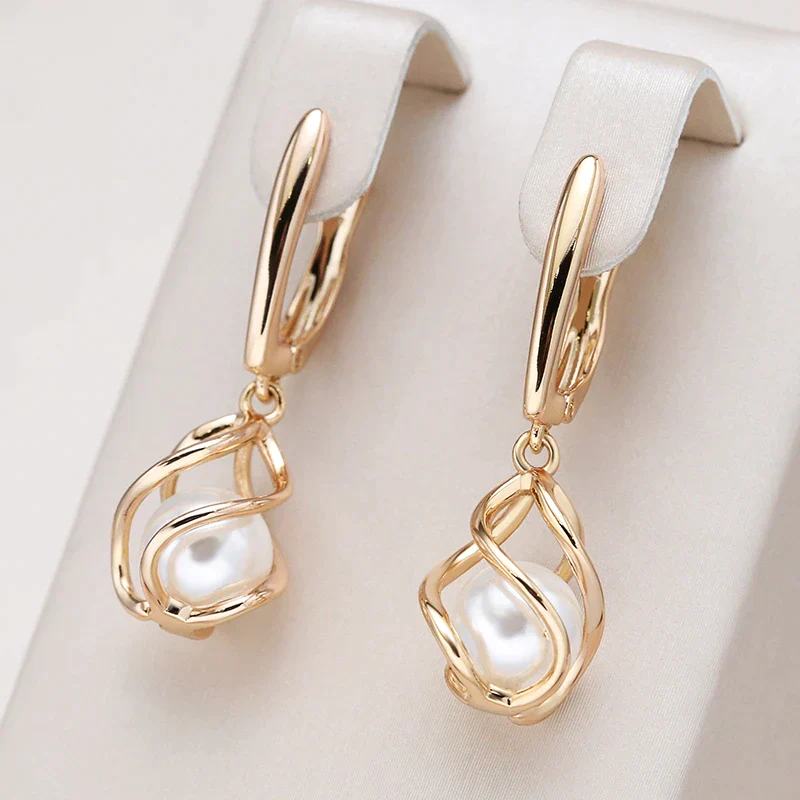 Elegante Perlenohrringe in Gold