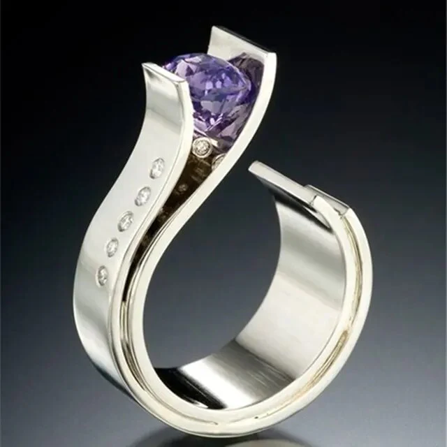 Vintage-Silberring mit violettem Kristall