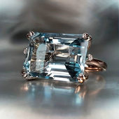 Vintage-Silberring mit eingelassenem blauem Kristall