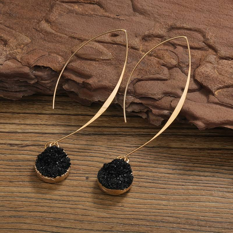 Goldene und schwarze Vintage-Ohrringe
