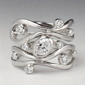 Vintage-unregelmäßiger Silberring mit Zirkonias