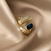 Vintage-Ring in Gold mit blauem Opal
