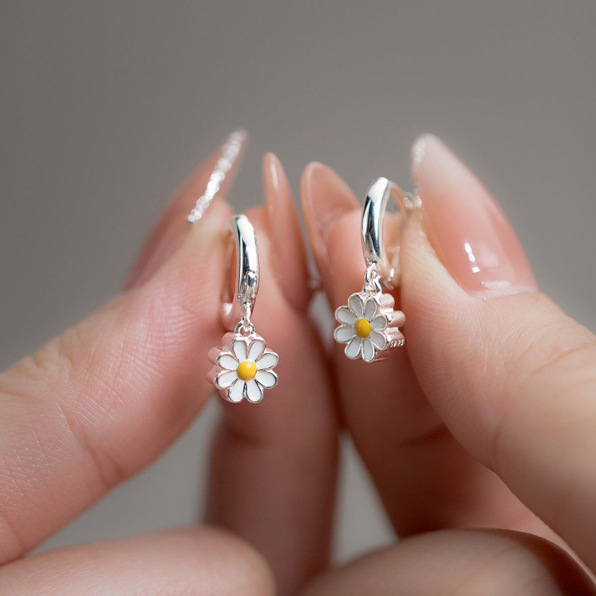 Ohrringe mit Schmetterlingsanhänger aus 925er Silber
