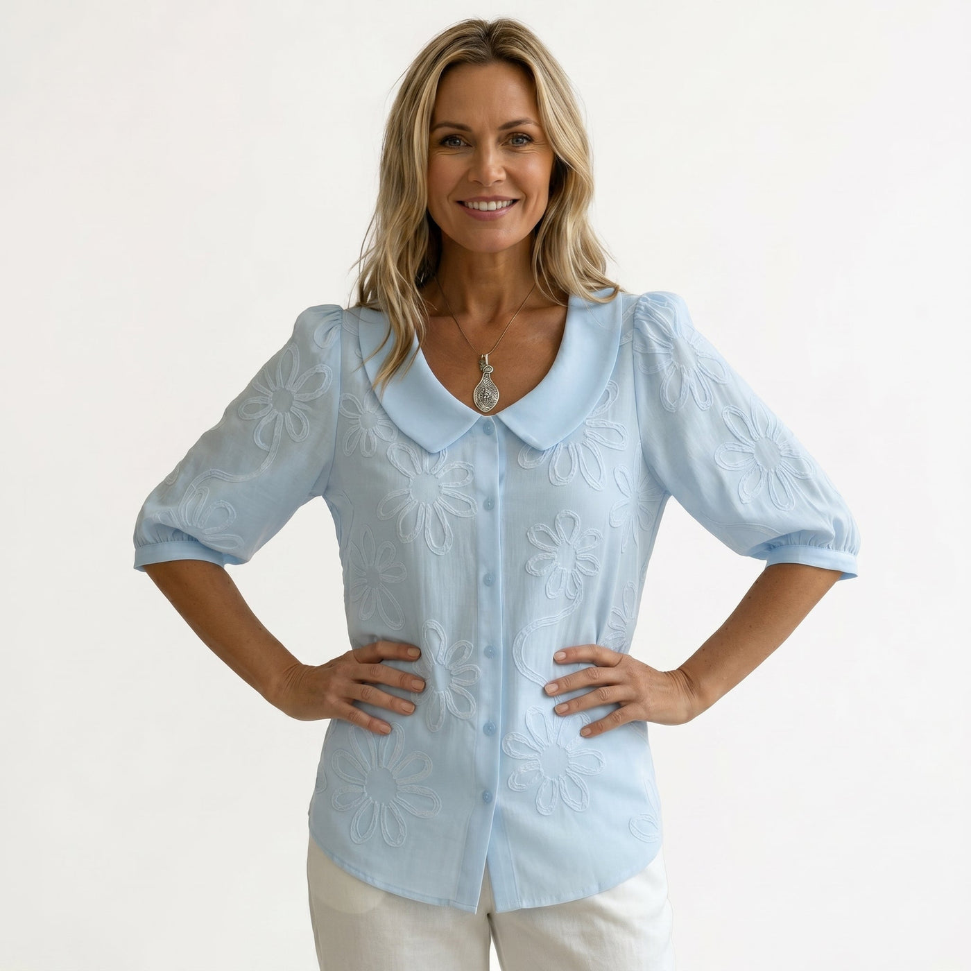 Alice - Blusa Romântica com Bordados de Margaridas