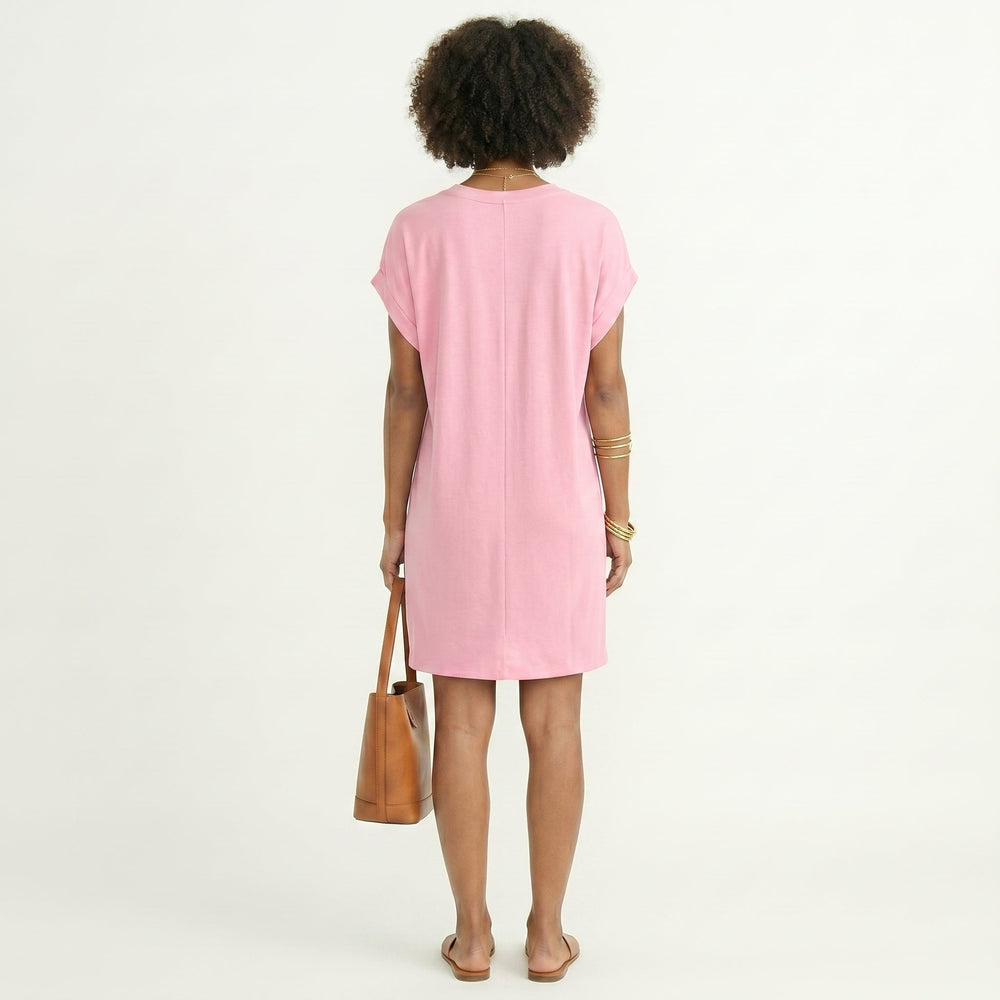 Camila - Vestido Curto Fluído com Decote em V Trabalhado
