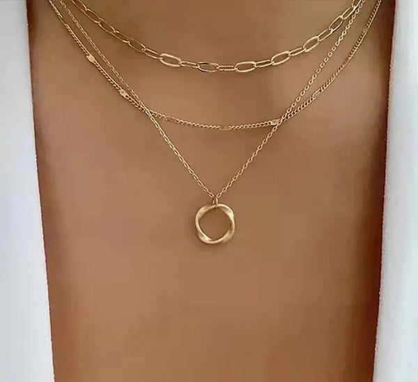Flora | Colar Dourado em Camadas com Pendente