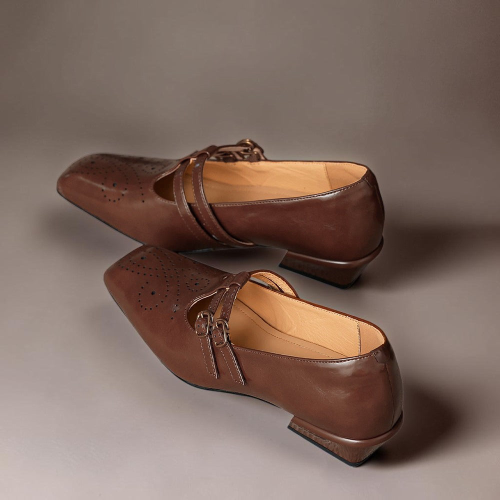 Daniela | Sapatos Mary Jane Brogue com Tira Dupla