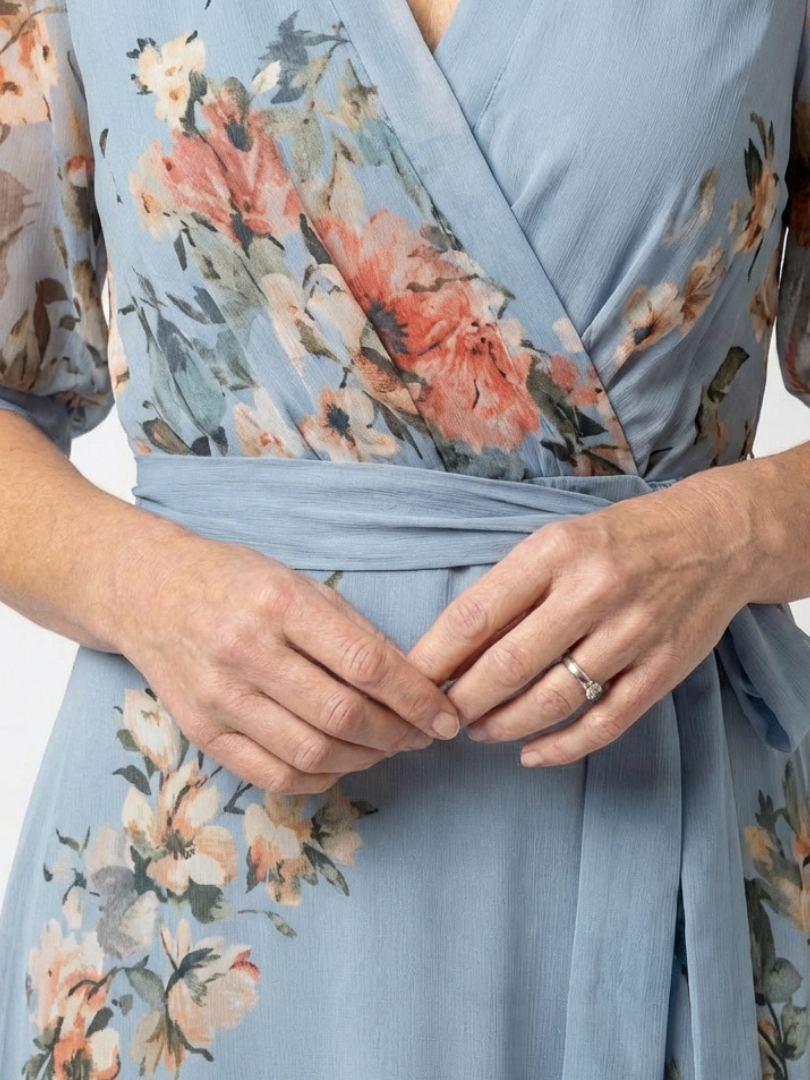Celina | Vestido Comprido Floral Traçado com Decote em V
