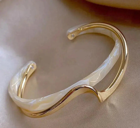 Zélia | Pulseira Dourada Ondulada